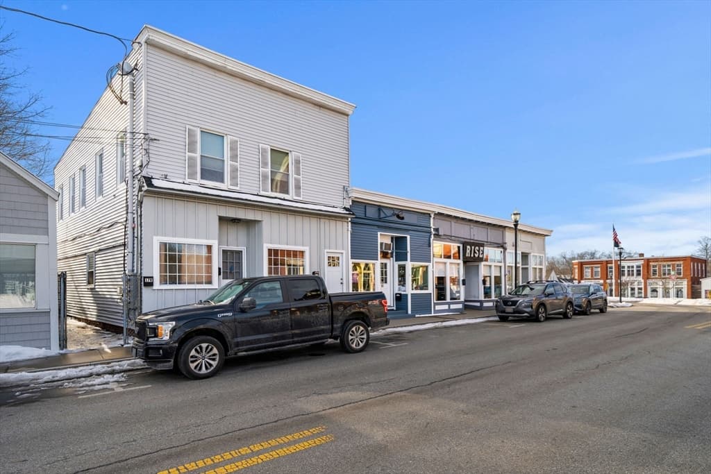 7-17 School St, Merrimac MA 01860
