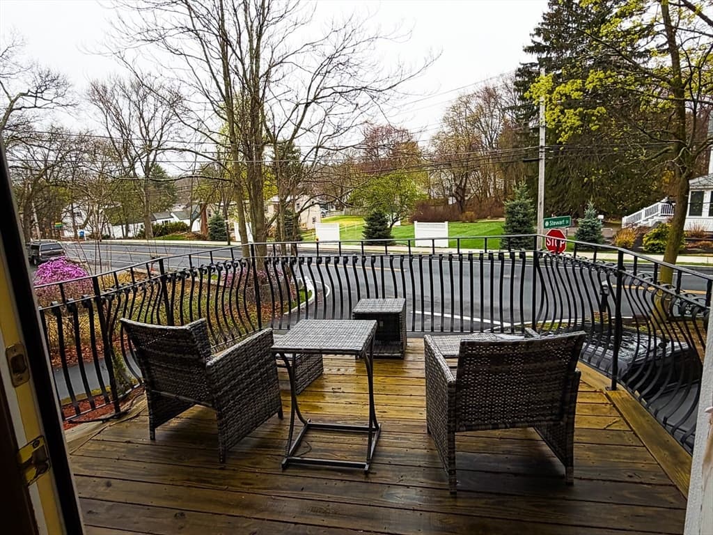 Single Family Residence at 498 Middlesex Tpke, Billerica MA 01821, photo 2 of 24