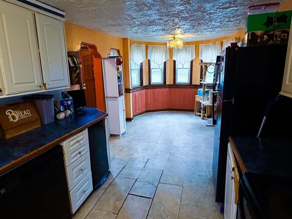 Single Family Residence at 498 Middlesex Tpke, Billerica MA 01821, photo 9 of 24