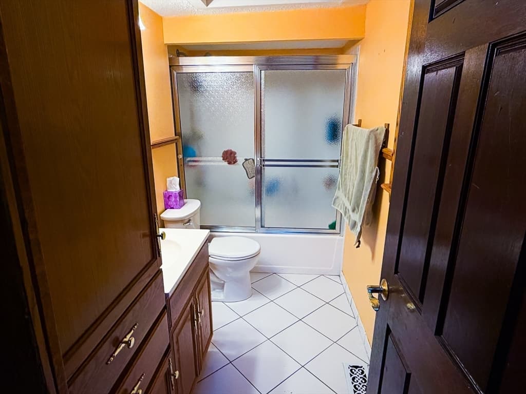 Single Family Residence at 498 Middlesex Tpke, Billerica MA 01821, photo 10 of 24