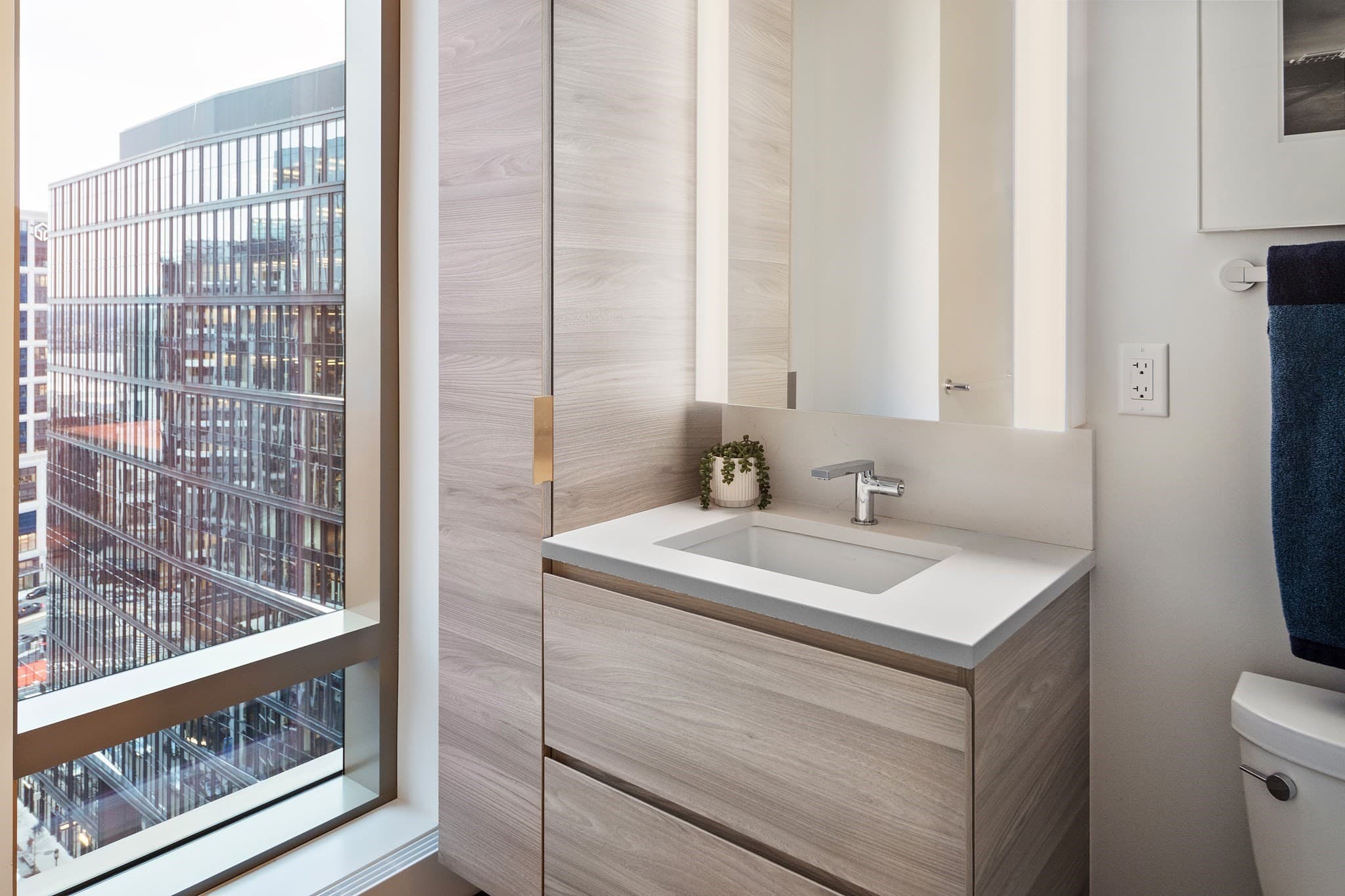 Condominium at 133 Seaport Boulevard # 2101, Boston MA 02210, photo 13 of 39