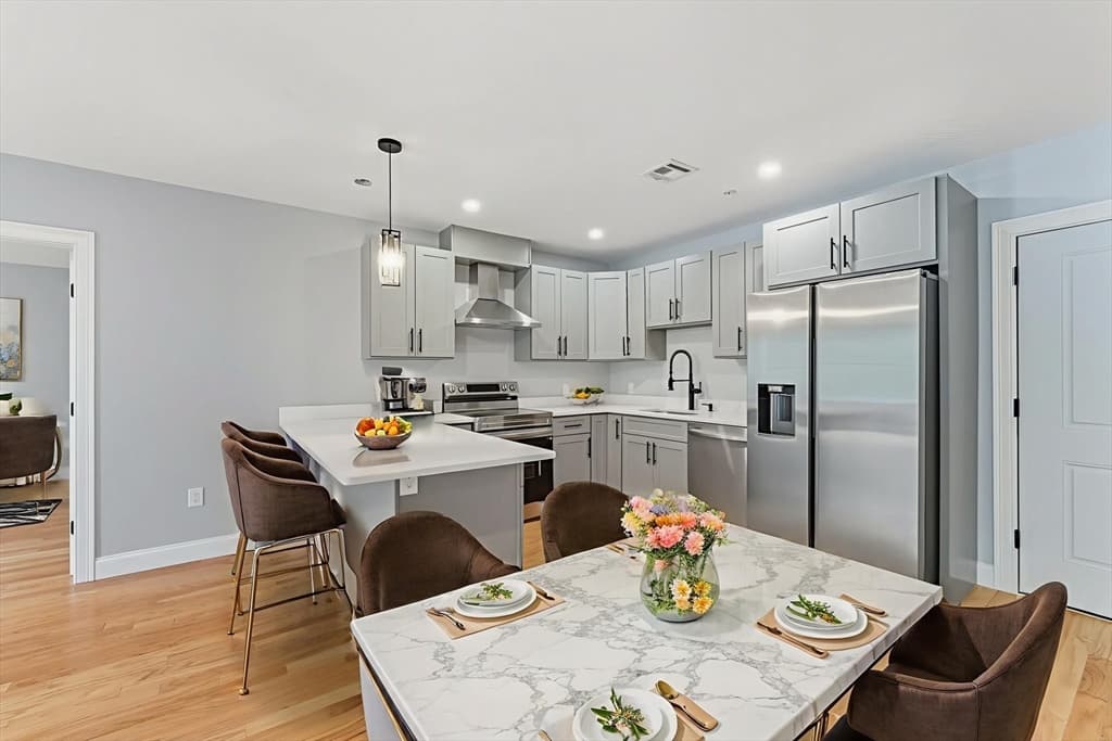 Condominium at 585 Washington St # 1, Quincy MA 02169, photo 3 of 22