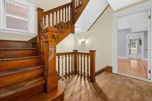 3 Family at 139 Lincoln St, Worcester MA 01605, photo 13 of 38