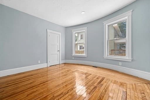 3 Family at 139 Lincoln St, Worcester MA 01605, photo 12 of 38