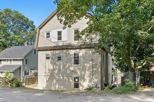 3 Family at 139 Lincoln St, Worcester MA 01605, photo 3 of 38