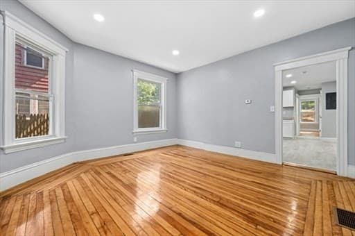 3 Family at 139 Lincoln St, Worcester MA 01605, photo 5 of 38