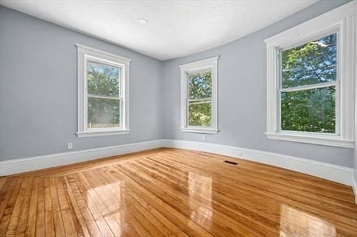 3 Family at 139 Lincoln St, Worcester MA 01605, photo 10 of 38