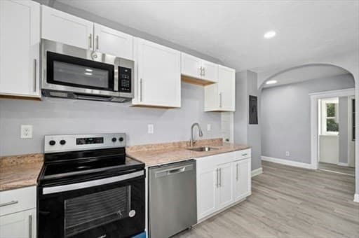 3 Family at 139 Lincoln St, Worcester MA 01605, photo 8 of 38