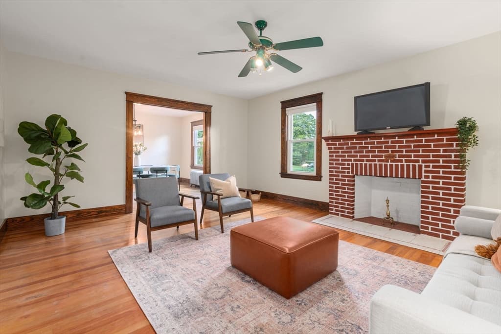 211 June St # 2, Worcester MA 01602