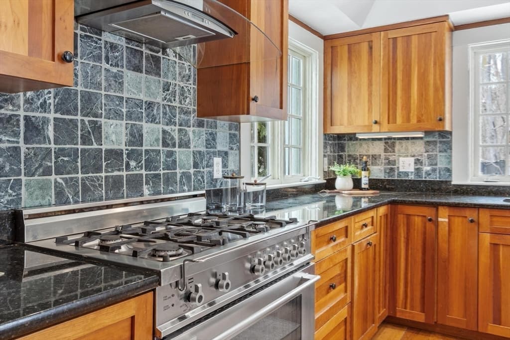 Condominium at 5 Lowell St # 5, Carlisle MA 01741, Carlisle, photo 3 of 26