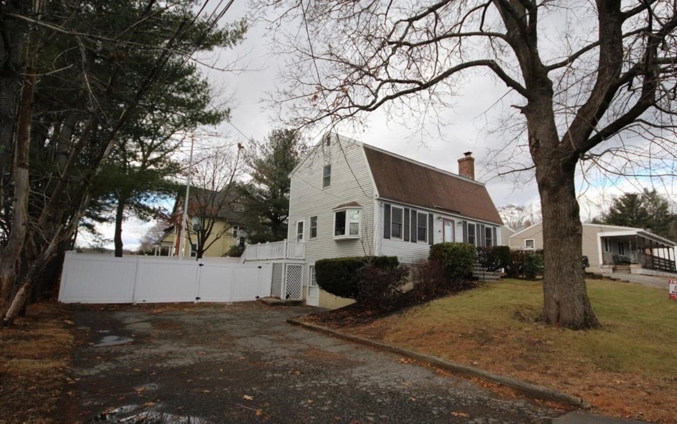Single Family Residence at 471 Butman Rd, Lowell MA 01852, photo 3 of 30