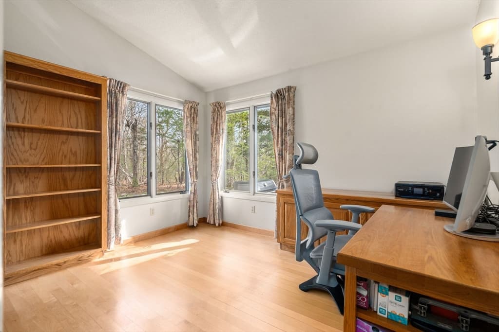 Single Family Residence at 16 Wadsworth Ln, Dartmouth MA 02748, Dartmouth, photo 16 of 38