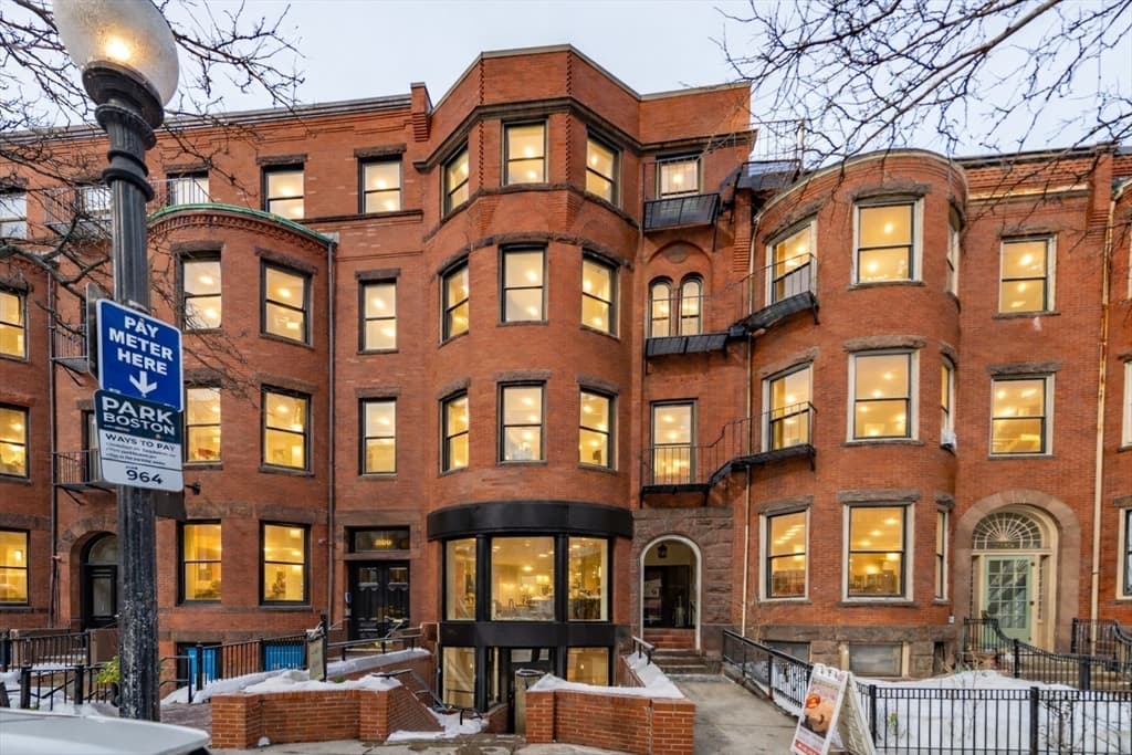 297 Newbury Street, Boston MA 02115