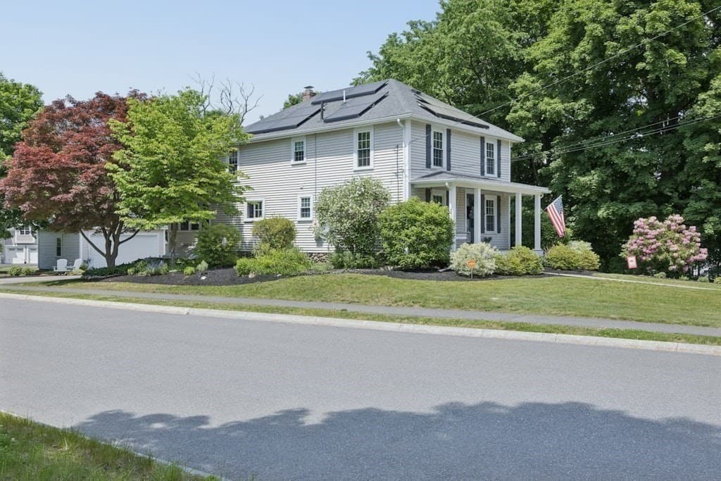 Single Family Residence at 2 Sterling Court, Northborough MA 01532, photo 3 of 29