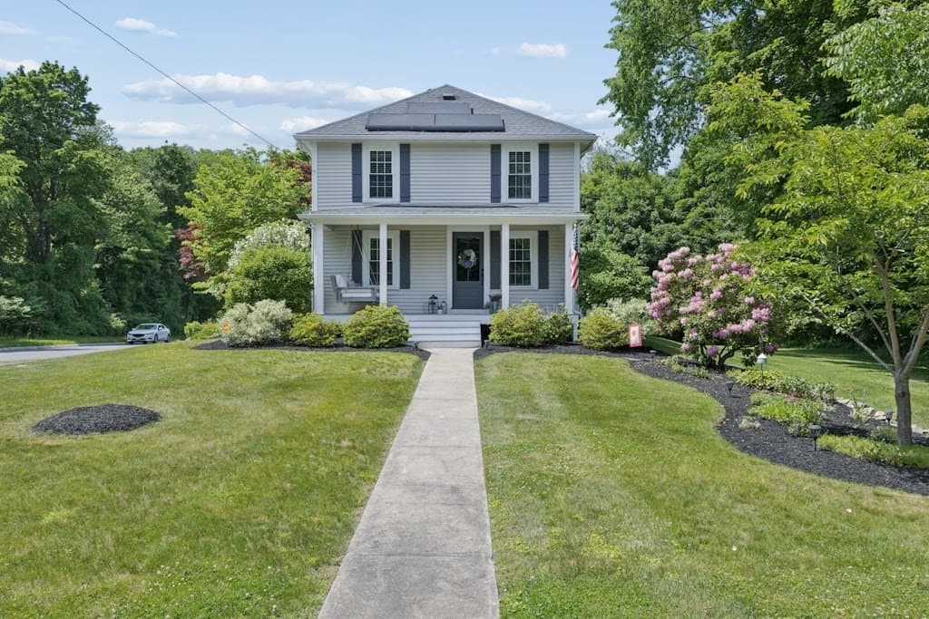 2 Sterling Court, Northborough MA 01532