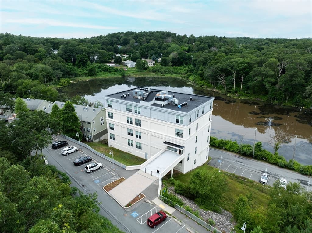 24 Cobblestone Ln # 603, Gloucester MA 01930