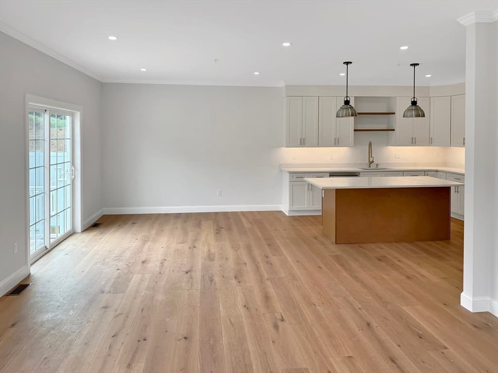 1 Whitman Circle # 1, Bellingham MA 02019