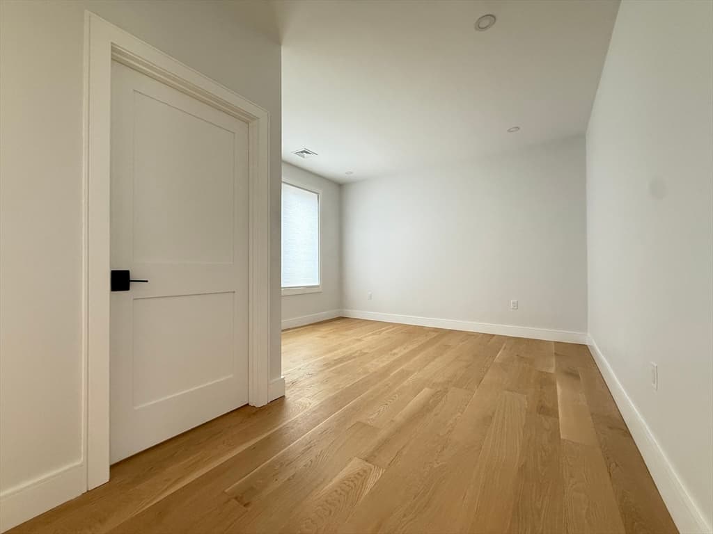 Condominium at 809-811 Heath St # 811, Brookline MA 02467, photo 20 of 35
