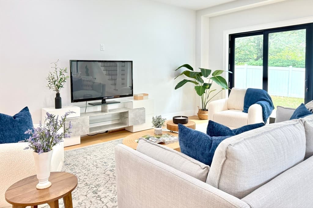 Condominium at 809-811 Heath St # 811, Brookline MA 02467, photo 10 of 35