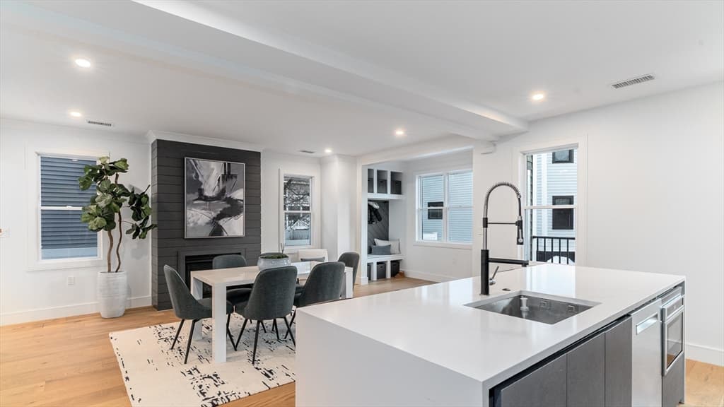 Condominium at 89 Cleveland St # 89, Arlington MA 02474, Arlington, photo 6 of 23