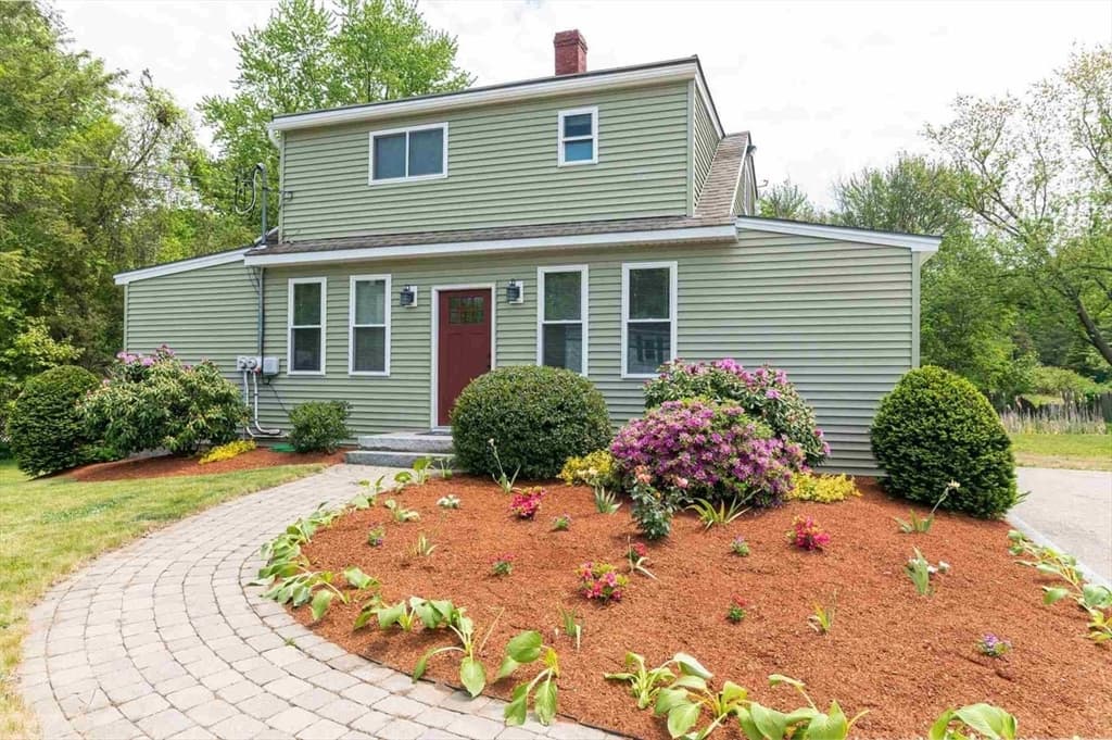 13 Main St, Plaistow NH 03865