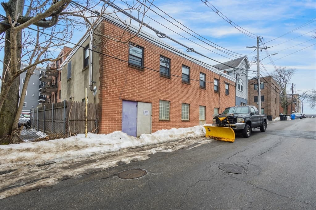 25-29 Spring St, Waltham MA 02451