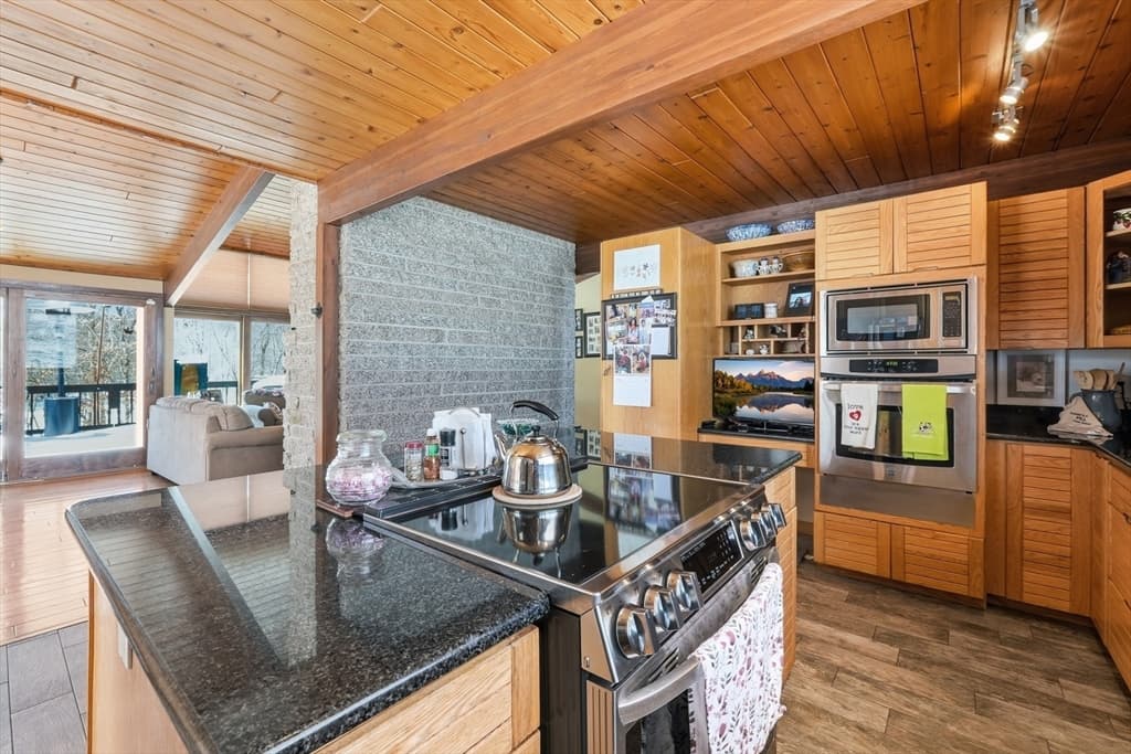 Single Family Residence at 1023 North Woodstock Rd, Southbridge MA 01550, Southbridge, photo 5 of 39