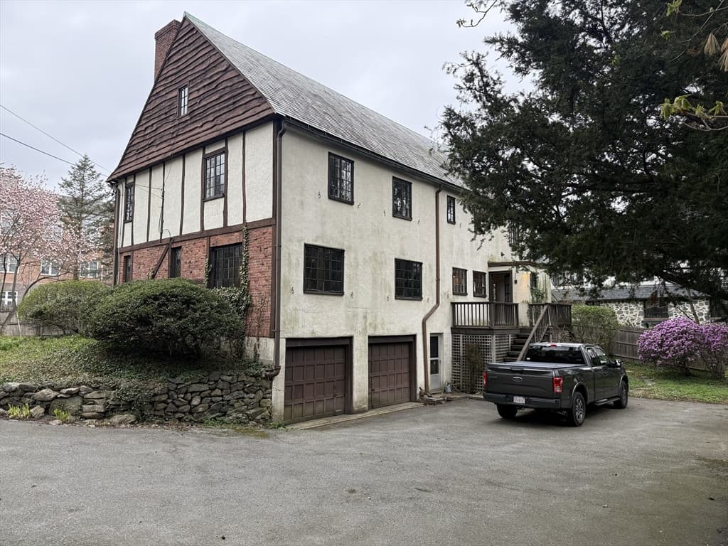 764 Hammond St, Brookline MA 02467 photo 2