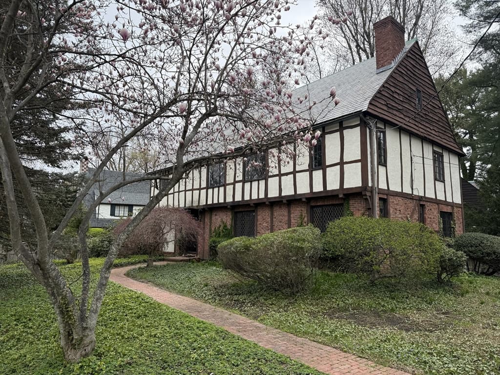 764 Hammond St, Brookline MA 02467