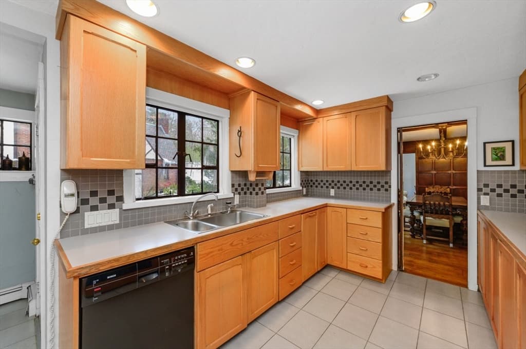 764 Hammond St, Brookline MA 02467 photo 11