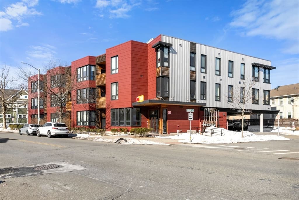 240 Salem St # 3B, Medford MA 02155
