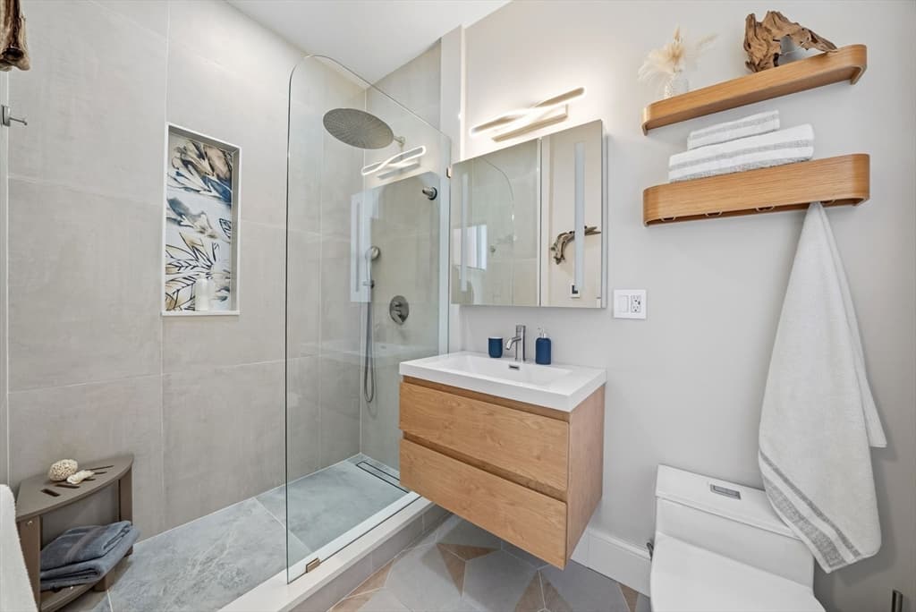 Condominium at 108 E Brookline St # 2, Boston MA 02118, photo 13 of 18