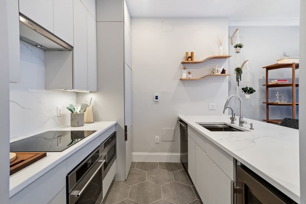 Condominium at 108 E Brookline St # 2, Boston MA 02118, photo 9 of 18