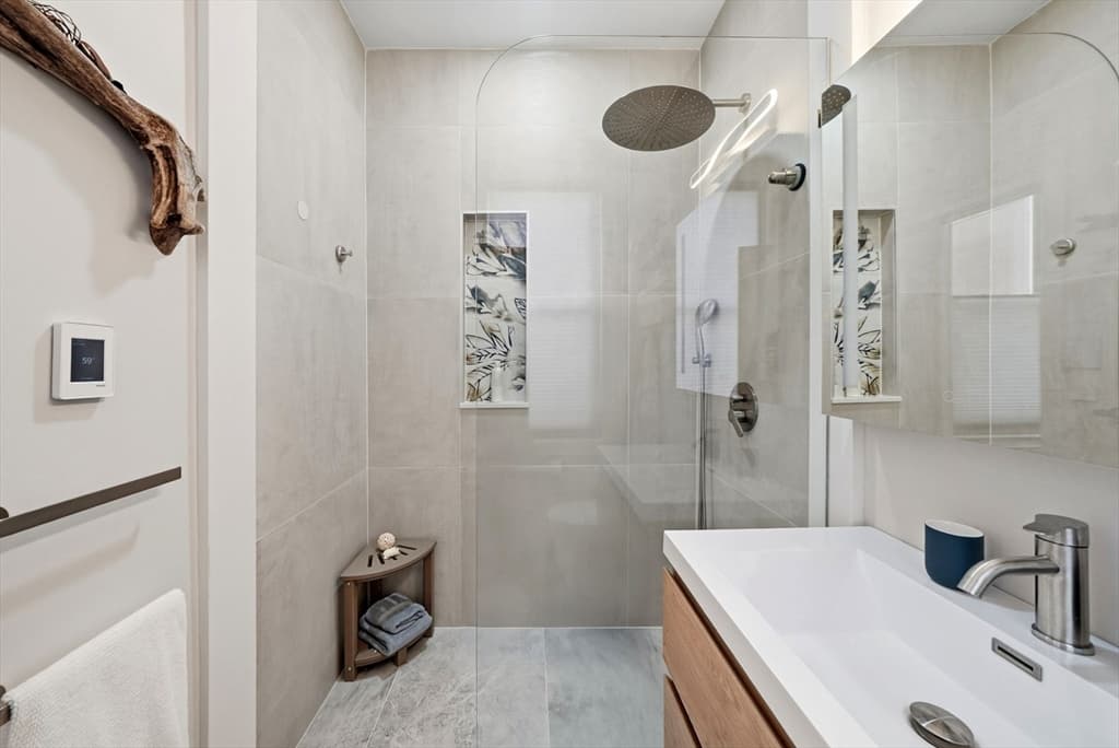Condominium at 108 E Brookline St # 2, Boston MA 02118, photo 11 of 18
