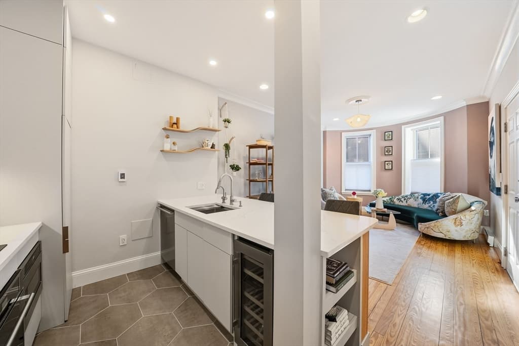 Condominium at 108 E Brookline St # 2, Boston MA 02118, photo 4 of 18