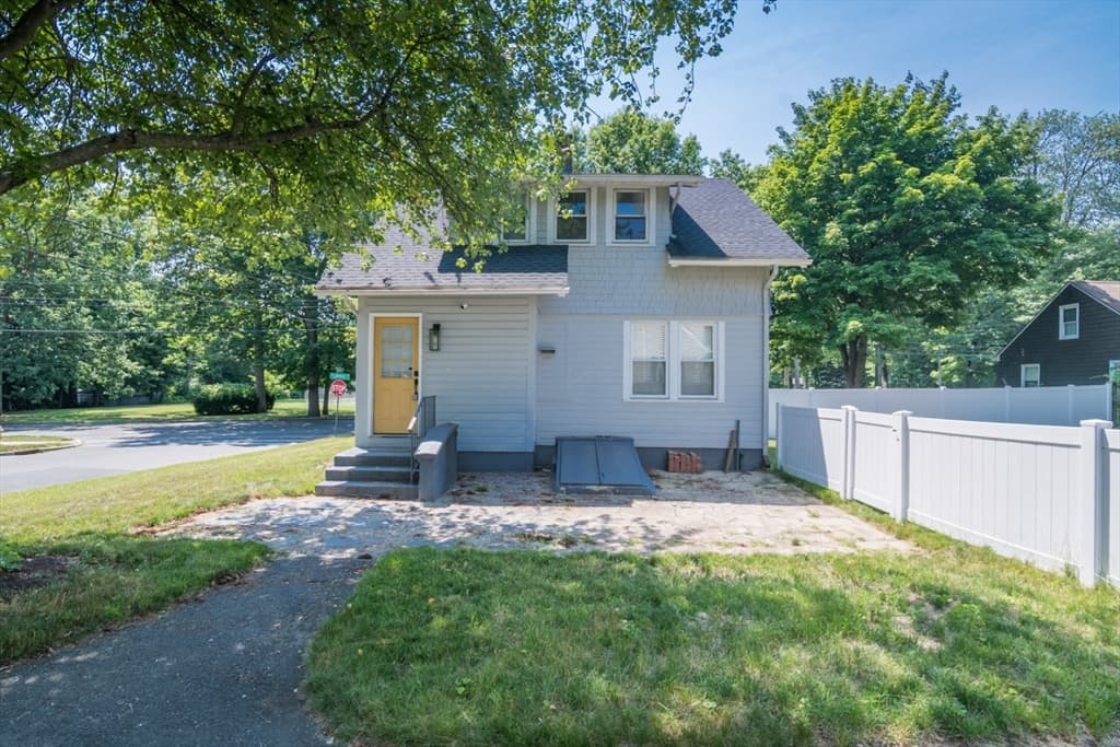 Single Family Residence at 170 Plumtree Rd, Springfield MA 01118, Springfield, photo 26 of 31