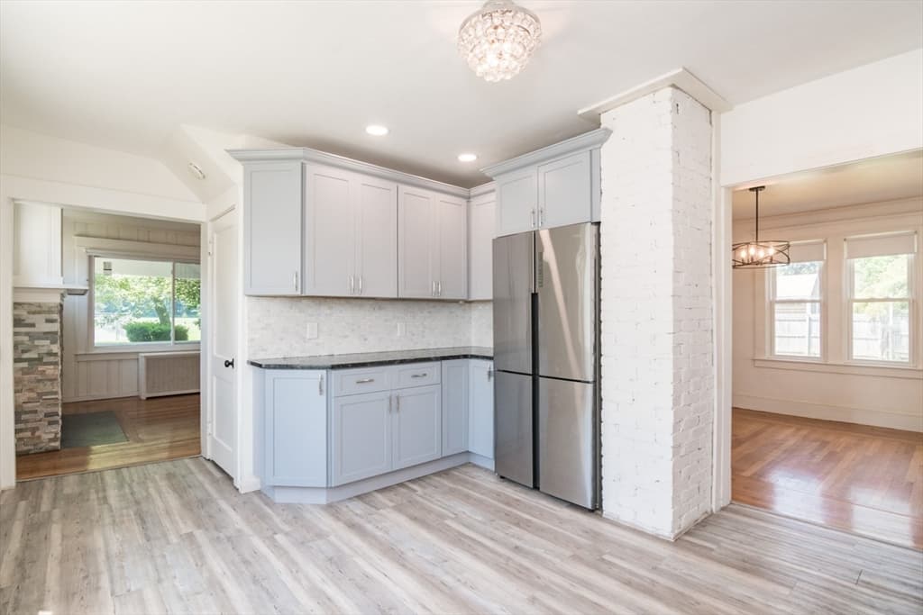 Single Family Residence at 170 Plumtree Rd, Springfield MA 01118, Springfield, photo 5 of 31