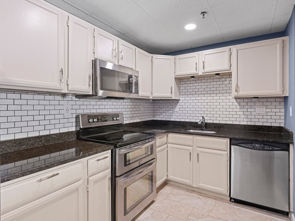 Condominium at 64 Foster St # 403, Peabody MA 01960, Peabody, photo 17 of 27