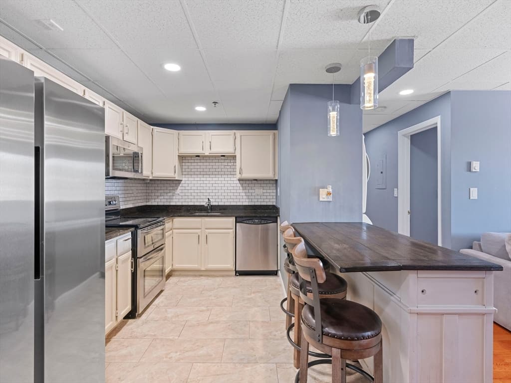 Condominium at 64 Foster St # 403, Peabody MA 01960, Peabody, photo 16 of 27