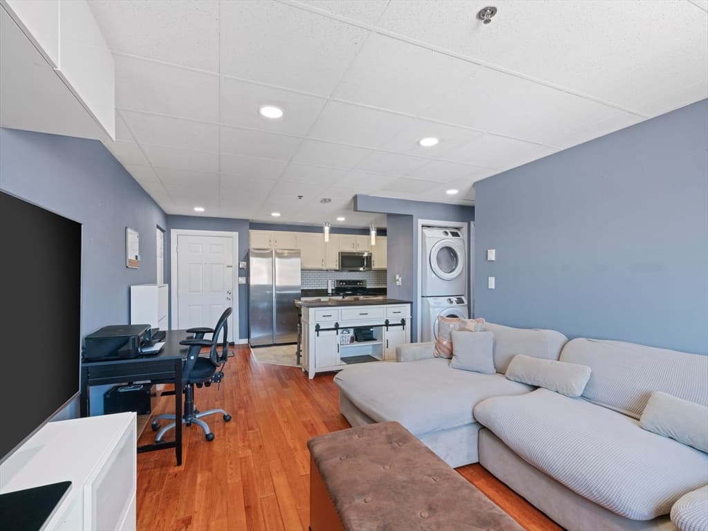 Condominium at 64 Foster St # 403, Peabody MA 01960, Peabody, photo 10 of 27