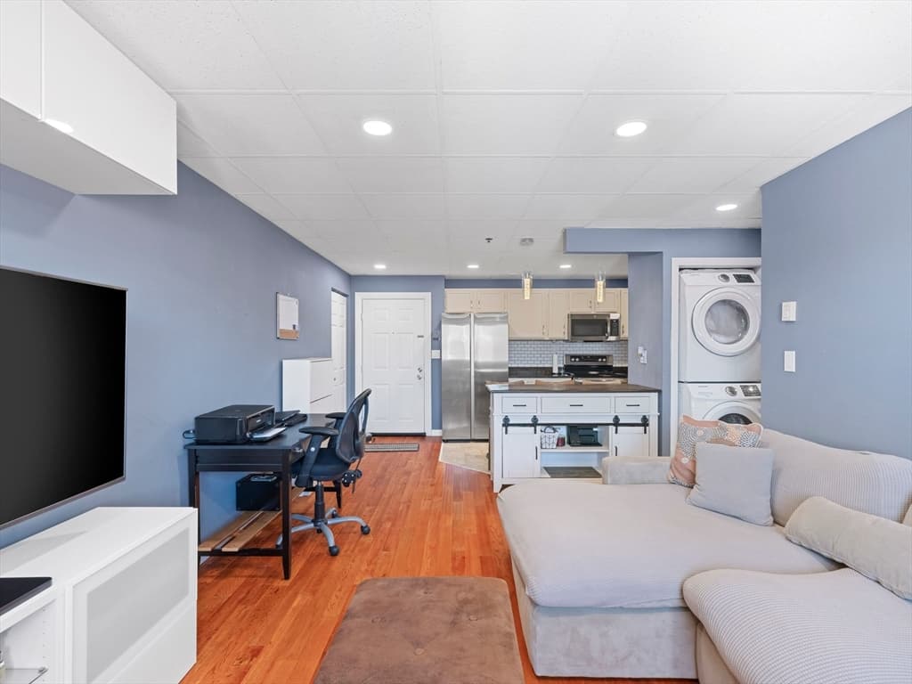 Condominium at 64 Foster St # 403, Peabody MA 01960, Peabody, photo 11 of 27