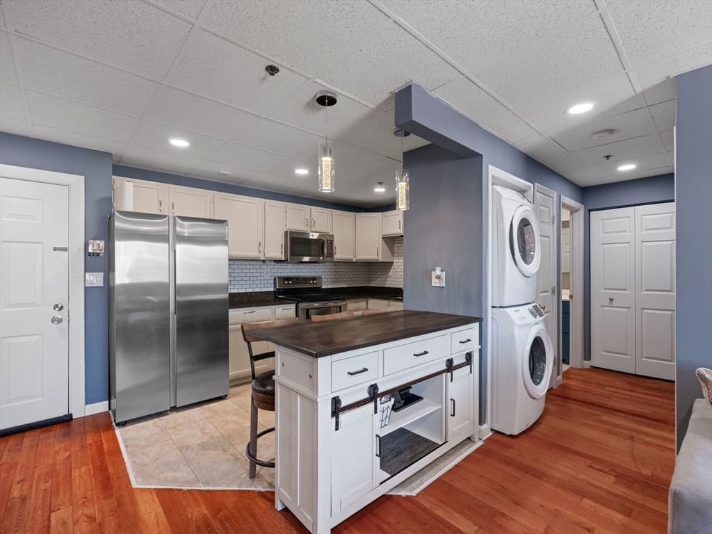 Condominium at 64 Foster St # 403, Peabody MA 01960, Peabody, photo 19 of 27