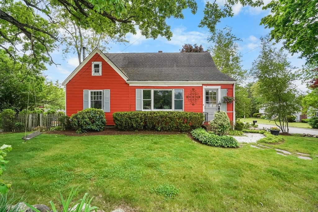 207 Topsfield Rd, Wenham MA 01984