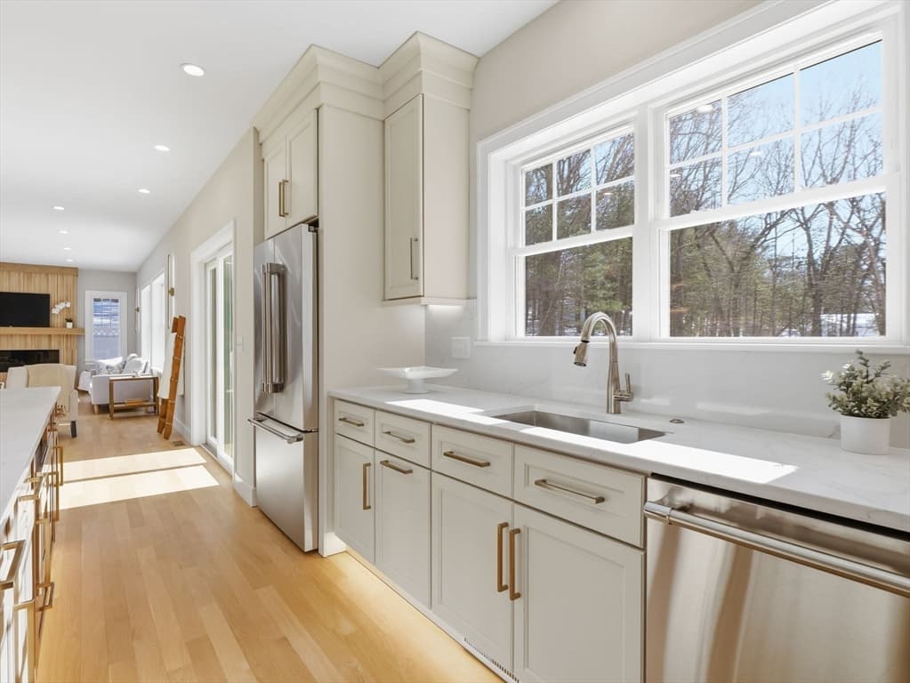 Single Family Residence at 1 Delisio Dr, Andover MA 01810, photo 8 of 41