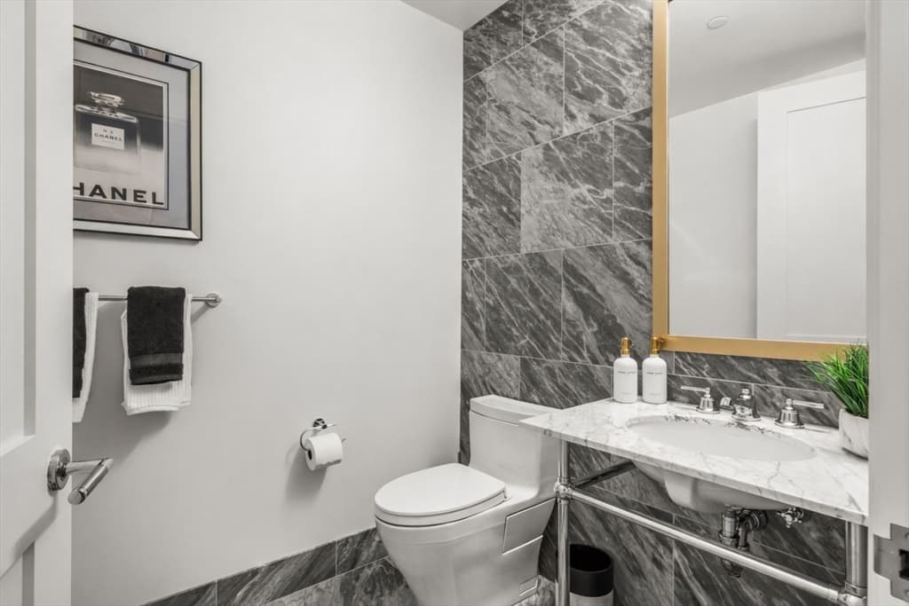 Condominium at 240 Devonshire St # 3701, Boston MA 02110, photo 14 of 40
