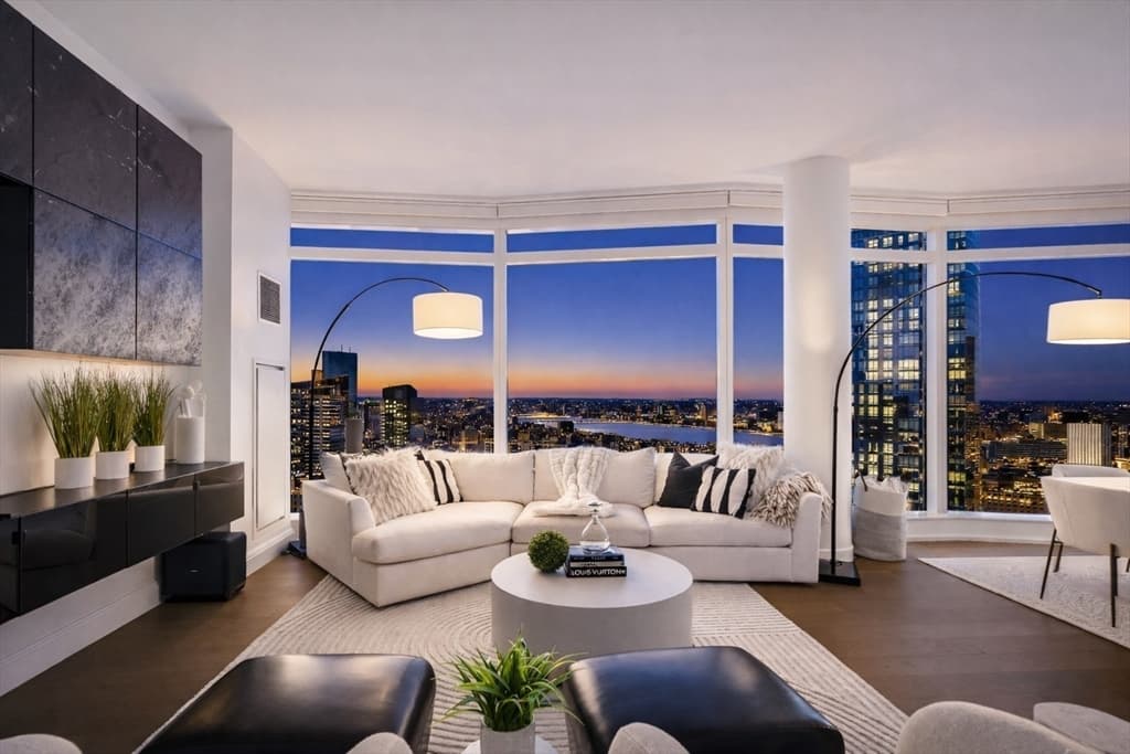 Condominium at 240 Devonshire St # 3701, Boston MA 02110, photo 4 of 40
