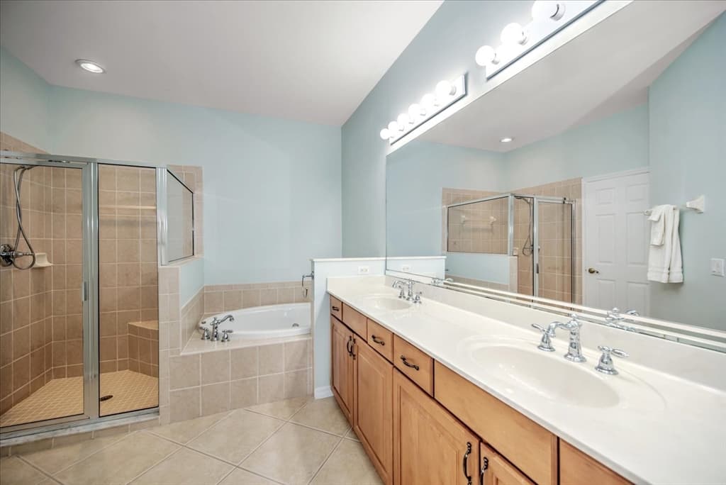 Single Family Residence at 10577 Avila Circle, Fort Myers FL 33913, photo 14 of 36