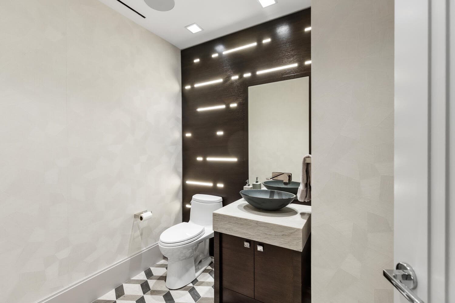 Condominium at 1 Dalton Street Unit 3801, Boston MA 02199, Boston, photo 26 of 36