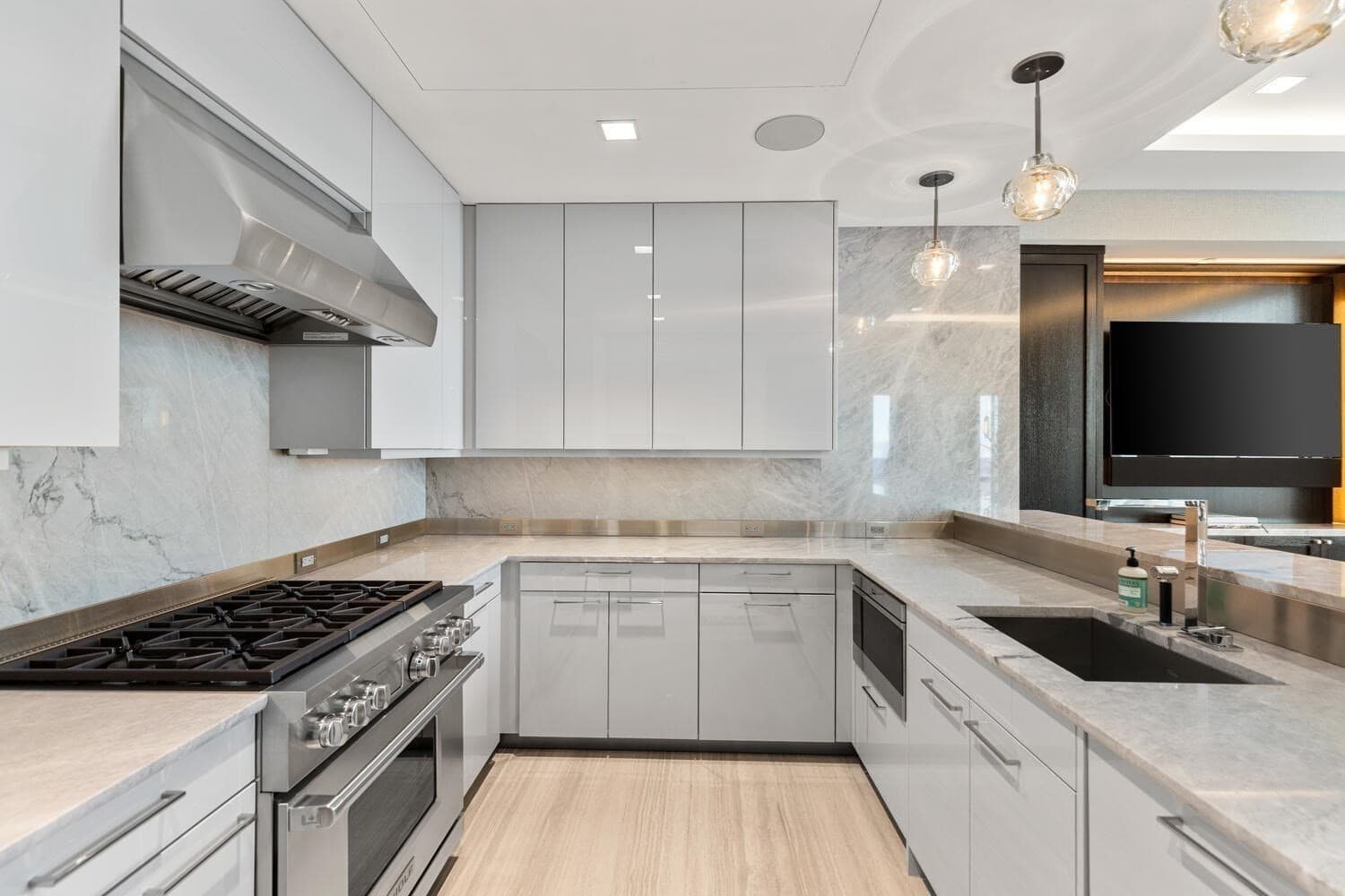 Condominium at 1 Dalton Street Unit 3801, Boston MA 02199, Boston, photo 10 of 36