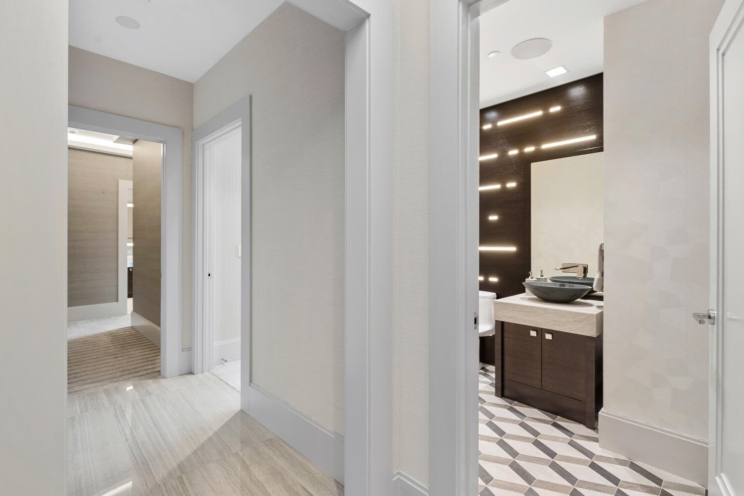 Condominium at 1 Dalton Street Unit 3801, Boston MA 02199, Boston, photo 25 of 36